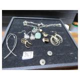 LOT G 367 MULTI PAIR EAR RINGS