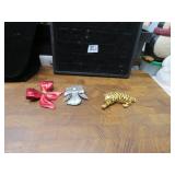 LOT G  353 THREE PINS  ANGEL / FLOWER   / PANTHER