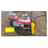 TRAVELLER 440 LB HOIST