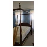 CANOPY BED - QUEEN