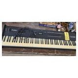 ALESIS QS8 KEYBOARD