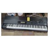 T1 KORG KEYBOARD WITH STAND