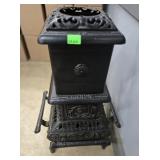 BANNER CAST IRON PARLOR STOVE - 30"