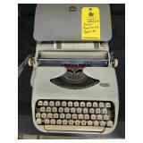 ROYAL ROYALITE 64 TYPEWRITER