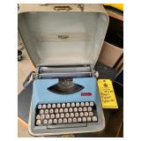 ROYAL SIGNET TYPEWRITER