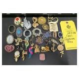 (32) COSTUME PINS AND BROOCHES
