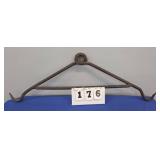 LARGE IRON DOUBLE HOOK #176