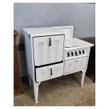MAGIC CHEF GAS RANGE
