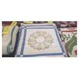 DRESDEN PLATE QUILT