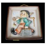 Hummel #92 "Merry Wanderer" wall plaque, M.B.