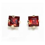 10K Yellow gold square cut claw set garnet