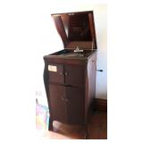 Victor Victrola Talking Machine Model VV-100