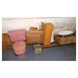 Lot, new pedestal sink and toilet in boxes