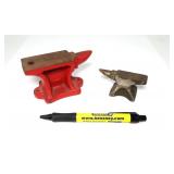 Lot: 2 mini Anvils