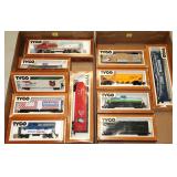 Lot: Tyco HO Engine with ten cars, in boxes