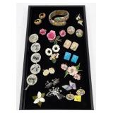 Lot: Assorted Vintage costume jewelry