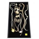 Lot: assorted Vintage costume Jewelry