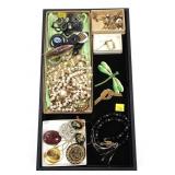 Lot: assorted Costume Jewelry