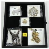 Lot, fun fashion pins, as new in packaging