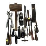 Lot: Assorted Vintage Woodworking Tools includes