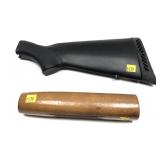 Lot, synthetic butt stock and wooden forearm