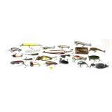 Lot: assorted vintage lures, includes: Heddon,
