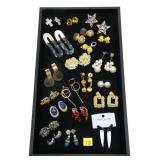Lot, fashion post earrings, 21 pairs