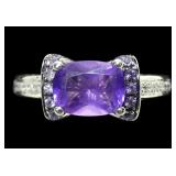 10K White gold oval cut amethyst ring with round