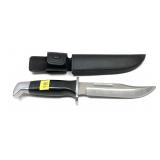 Hunting knife marked GK21 in leather sheath,