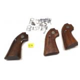 Lot: 3- Ruger Bisley Wooden Grips