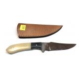 Custom Damascus steel blade knife with