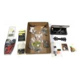 Lot, assorted arrow points and archery accessories