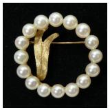 14K Yellow gold 4.5-5mm pearls circle pin,