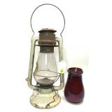 Lot, Vintage lantern with broken clear glass
