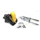 Lot: Tomcat mole trap and Victor metal mole trap