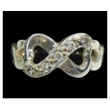 Sterling silver criss cross ring with quartz (?)