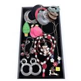 Lot, fashion jewelry, including outrageous