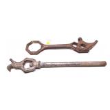 Lot, 2 fire hydrant wrenches