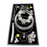 Lot, assorted silver tone fashion jewelry