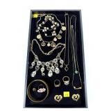 Lot, assorted gold tone fashion jewelry
