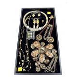 Lot, assorted gold tone fashion jewelry