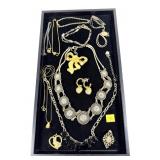 Lot, fashion jewelry, including Napier