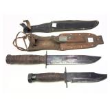 Lot: 2 knives with sheaths