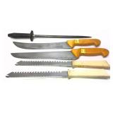 Lot, 4 assorted hunting/fishing knives and 1