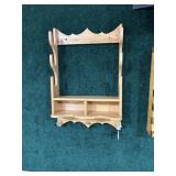 Wall gun/hanging rack with 3 antler hooks,