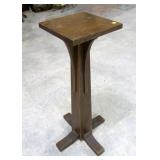 Stickley quartersewn oak Arts & Craft pedestal