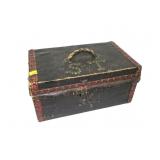 Lift-top small trunk covered with cloth,