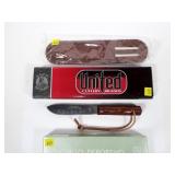 Lot, two knives with leather sheaths, as new