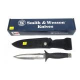 Smith & Wesson #SW-960 hunting knife with leather