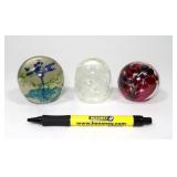 Lot: Art glass paperweights,2 signed.